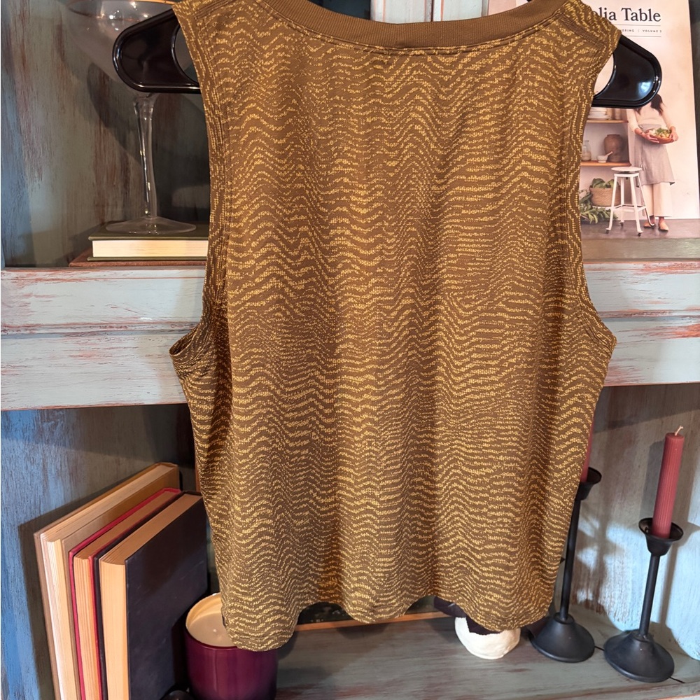Lulu muscle t shirt crop size 10 - Picture 5 of 8